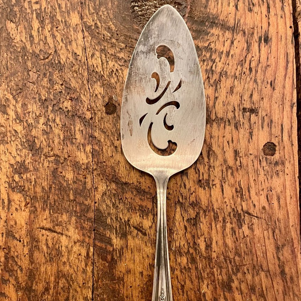 WM Rogers silver plate Pie Server